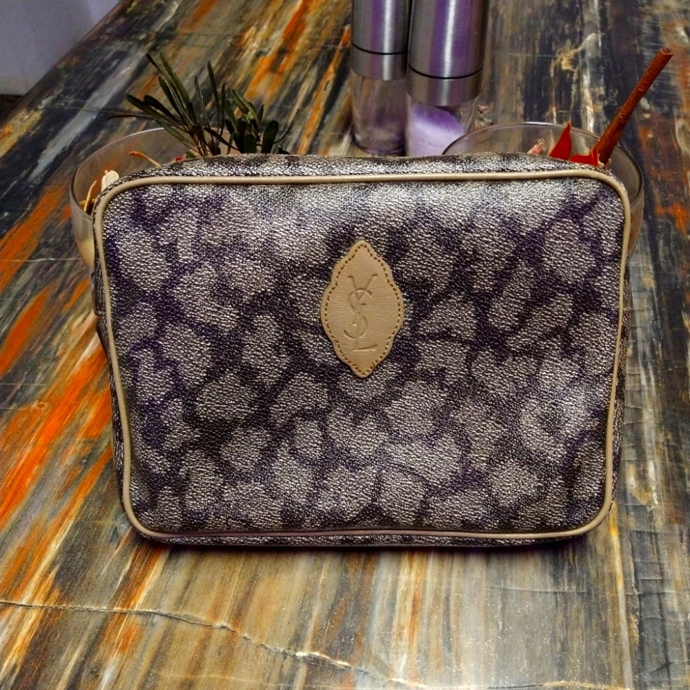 💢AUTHENTIC YSL Abstract Leaf Print Clutch Pouch